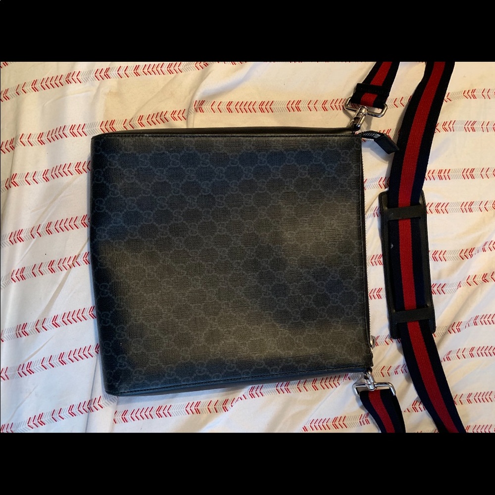 Gucci Bag - Picture 2 of 6
